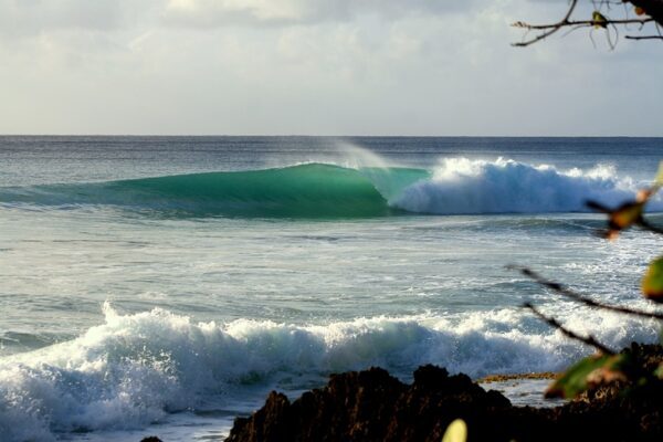 Gas Chambers Surf Break, Oahu Hawaii